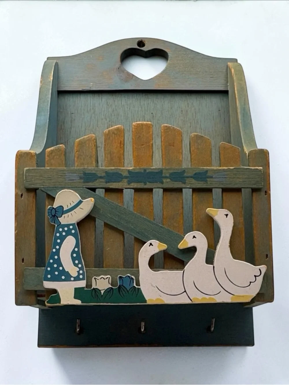 VTG Wooden Wall Mounted Key & Letter Holder w/ Sunbonnet Sue & Geese Wall Pocket